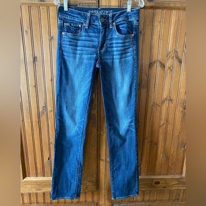Women’s American Eagle size 6 long straight jeans